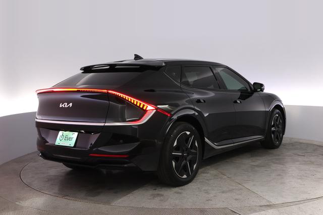 2025 Kia EV6 — photo 2 of 24