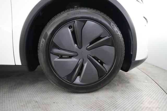 2026 Tesla Model Y — photo 16 of 25