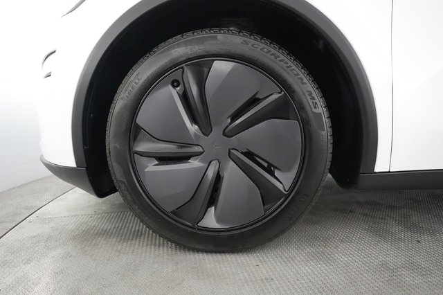 2026 Tesla Model Y — photo 15 of 25