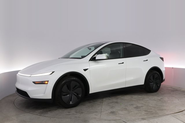 2026 Tesla Model Y — photo 14 of 25