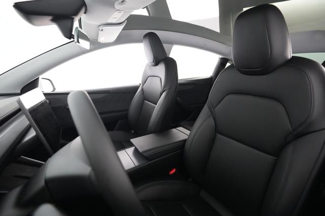 2026 Tesla Model Y — photo 3 of 25
