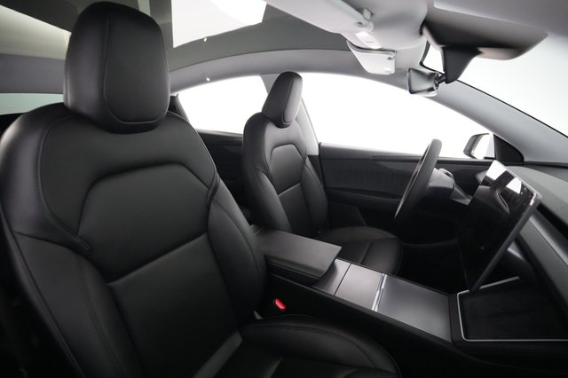 2026 Tesla Model Y — photo 18 of 25