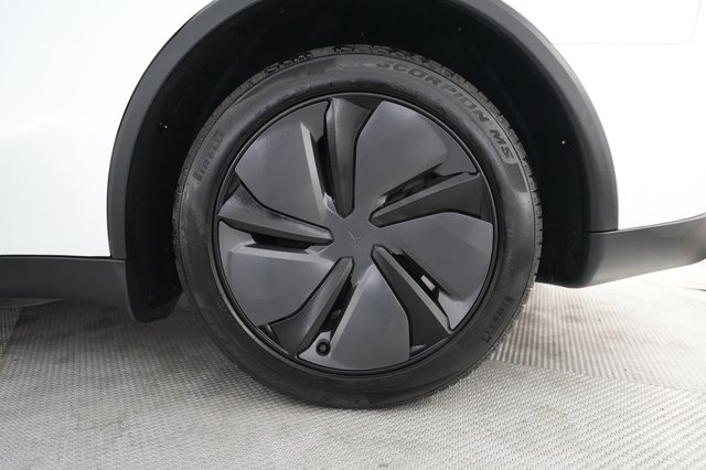 2026 Tesla Model Y — photo 7 of 25