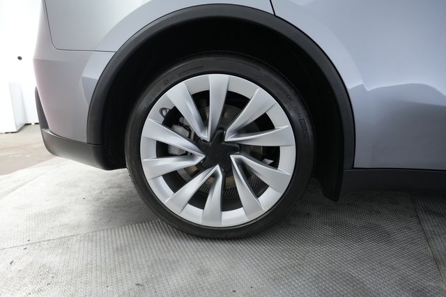 2026 Tesla Model Y — photo 17 of 21
