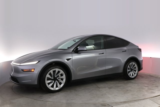 2026 Tesla Model Y — photo 14 of 21