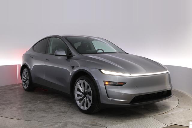 2026 Tesla Model Y — photo 10 of 21