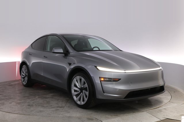 2026 Tesla Model Y — photo 10 of 21