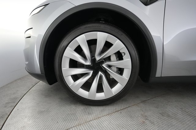 2026 Tesla Model Y — photo 15 of 21