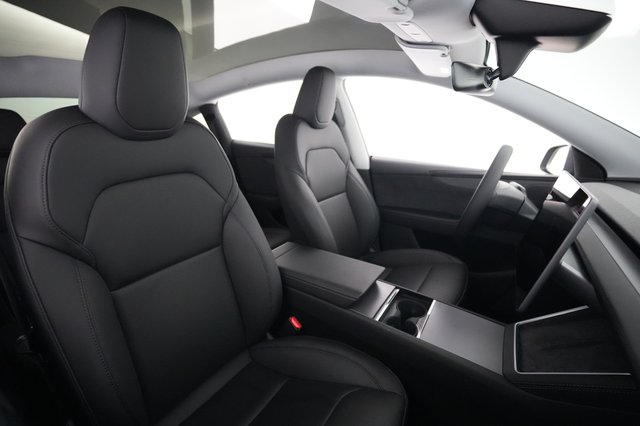 2026 Tesla Model Y — photo 18 of 21