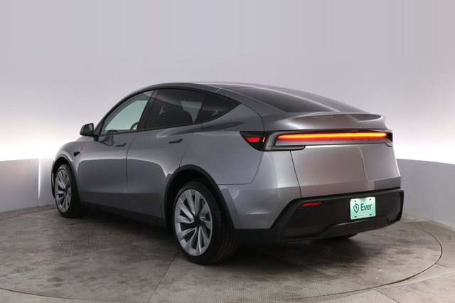 2026 Tesla Model Y — photo 13 of 21
