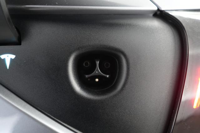 2026 Tesla Model Y — photo 8 of 21