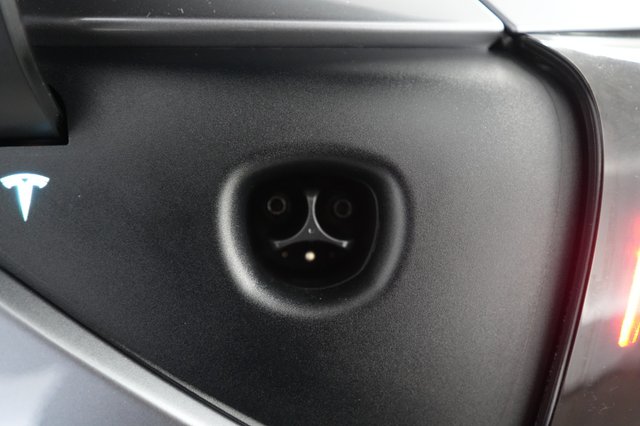 2026 Tesla Model Y — photo 8 of 21