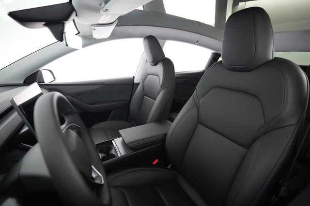 2026 Tesla Model Y — photo 3 of 21