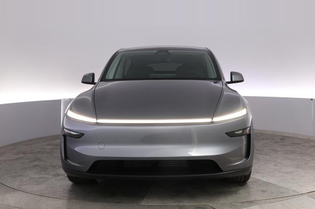 2026 Tesla Model Y — photo 9 of 21