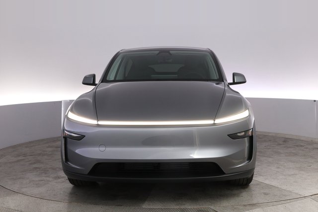 2026 Tesla Model Y — photo 9 of 21