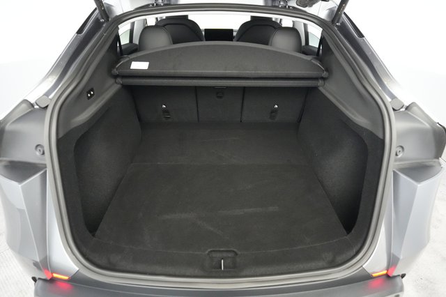 2026 Tesla Model Y — photo 6 of 21