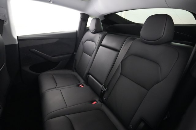 2026 Tesla Model Y — photo 19 of 21