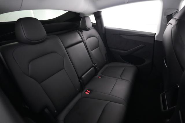 2026 Tesla Model Y — photo 4 of 21