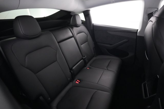 2026 Tesla Model Y — photo 4 of 21