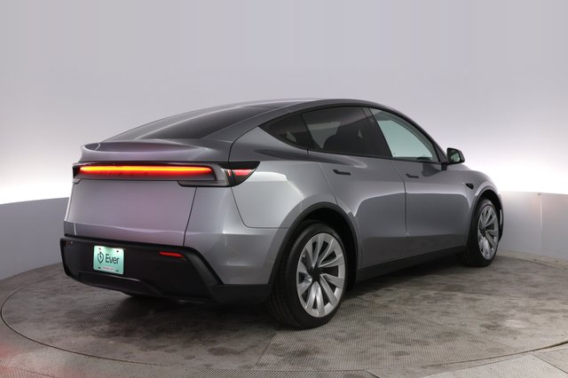 2026 Tesla Model Y — photo 2 of 21