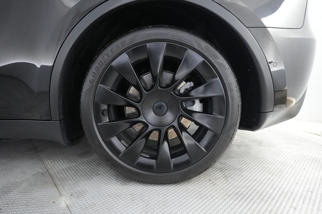 2021 Tesla Model Y — photo 7 of 21