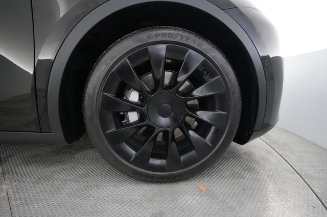 2021 Tesla Model Y — photo 16 of 21