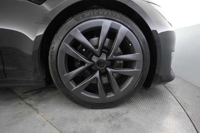 2022 Tesla Model S — photo 16 of 30