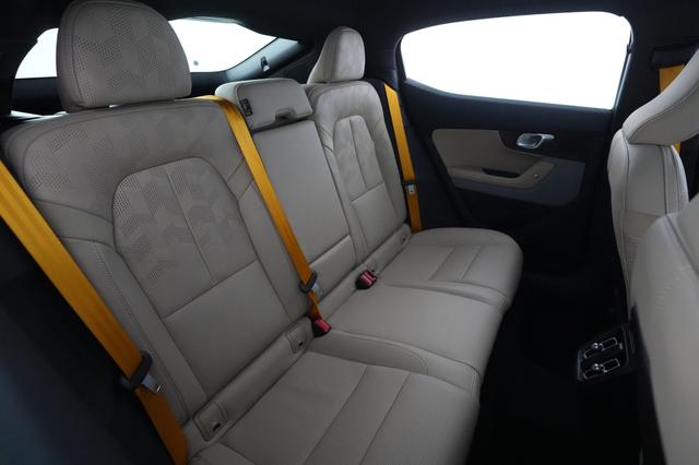2022 Polestar 2 — photo 4 of 23