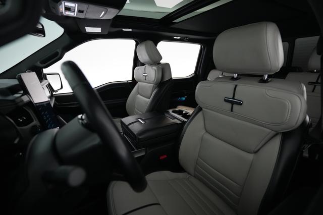 2022 Ford F-150 Lightning — photo 3 of 15
