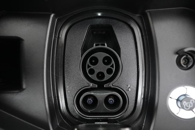 2022 Ford F-150 Lightning — photo 8 of 15