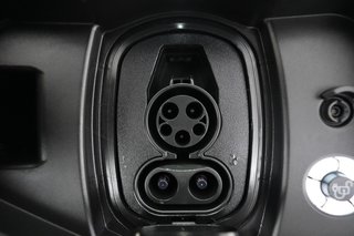 2022 Ford F-150 Lightning — photo 8 of 15