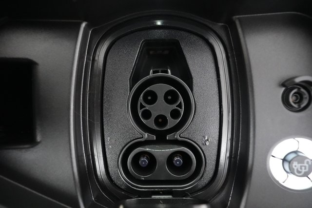 2022 Ford F-150 Lightning — photo 8 of 15