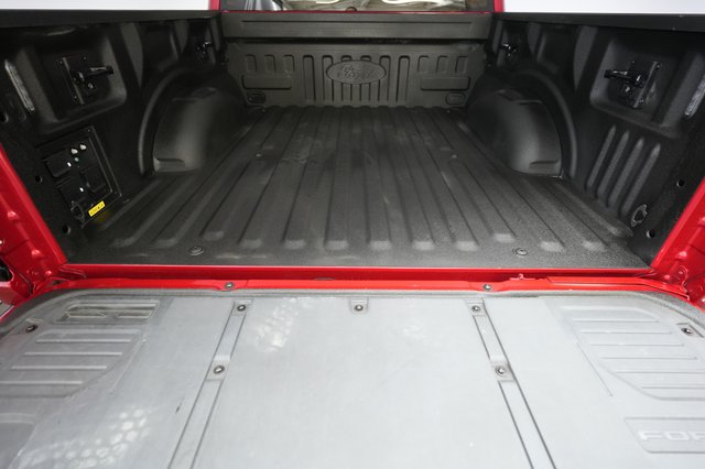 2022 Ford F-150 Lightning — photo 6 of 15