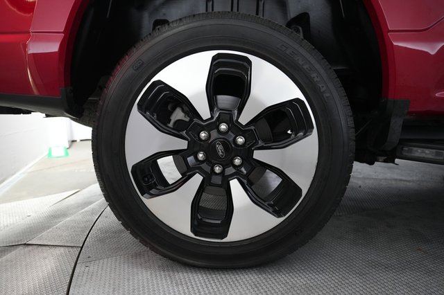 2022 Ford F-150 Lightning — photo 11 of 15