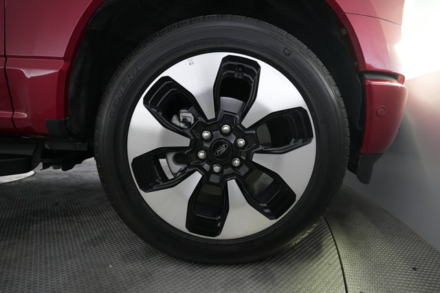 2022 Ford F-150 Lightning — photo 10 of 15
