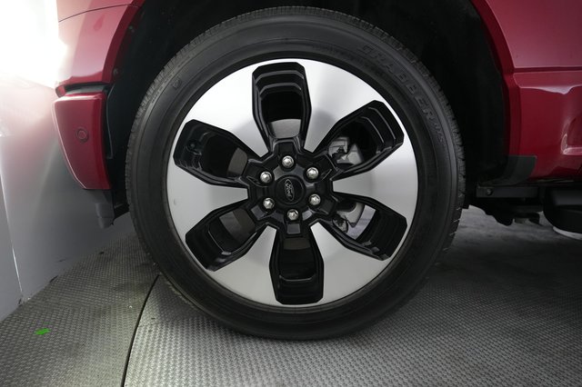 2022 Ford F-150 Lightning — photo 9 of 15