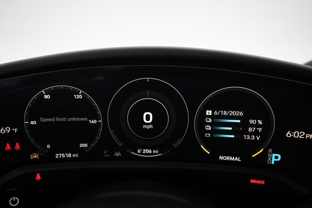 2022 Porsche Taycan — photo 5 of 22