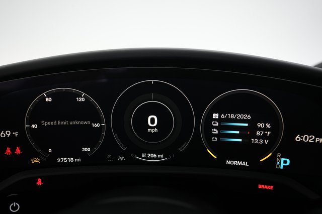 2022 Porsche Taycan — photo 5 of 22