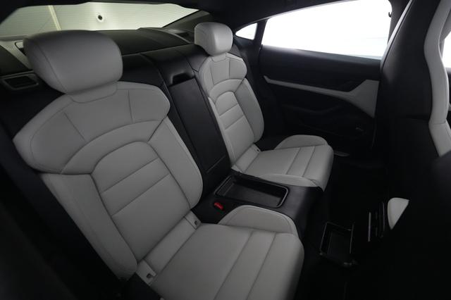 2022 Porsche Taycan — photo 4 of 22