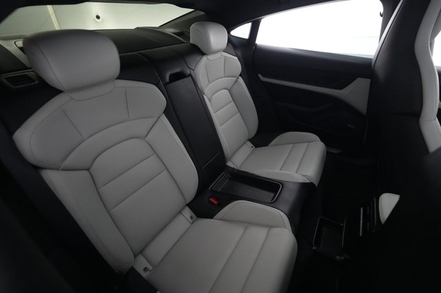 2022 Porsche Taycan — photo 4 of 22