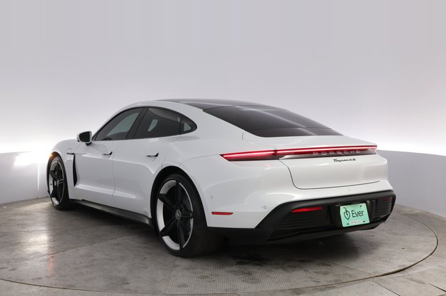 2022 Porsche Taycan — photo 13 of 22