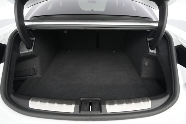 2022 Porsche Taycan — photo 6 of 22