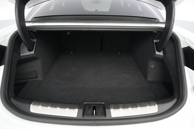 2022 Porsche Taycan — photo 6 of 22