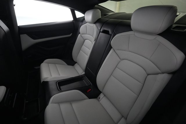 2022 Porsche Taycan — photo 19 of 22