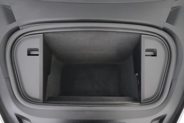 2022 Porsche Taycan — photo 20 of 22