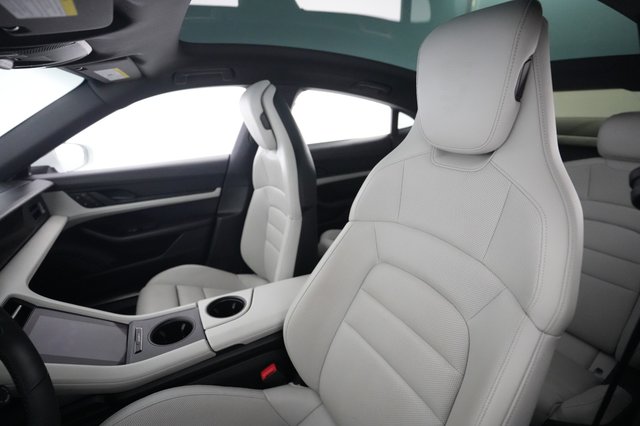2022 Porsche Taycan — photo 3 of 22