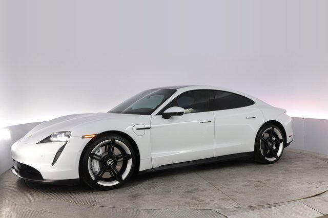 2022 Porsche Taycan — photo 14 of 22