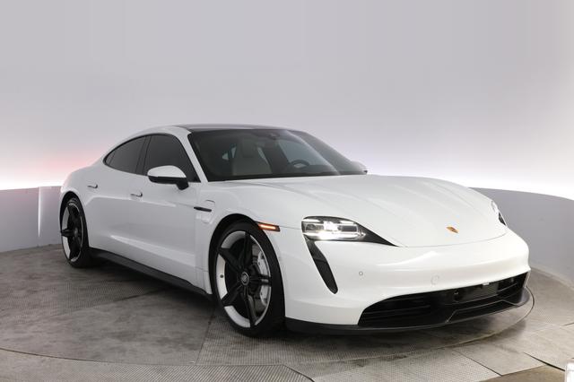 2022 Porsche Taycan — photo 10 of 22