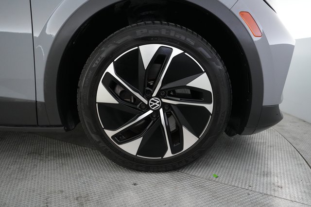 2022 Volkswagen ID.4 — photo 16 of 22