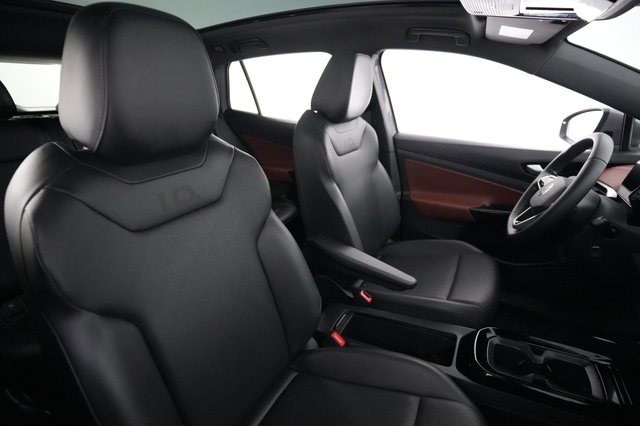 2022 Volkswagen ID.4 — photo 18 of 22